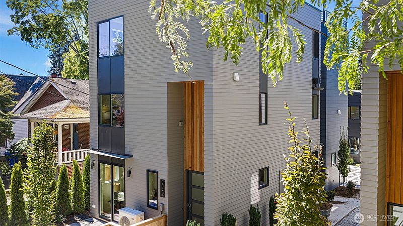 2nd image of 8039 Wallingford Avenue N