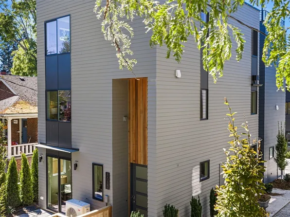 8037 Wallingford Avenue N, Seattle, WA 98103