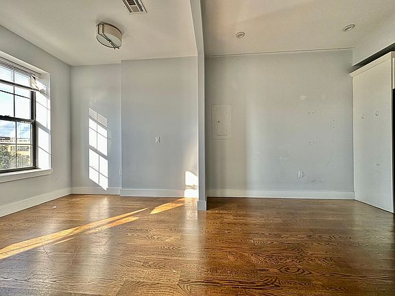 4th image of 630 Kosciuszko St #2F