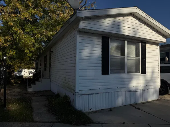 5 Spring Lake Ct, Delaware, OH 43015