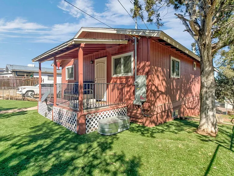 221 E Pine St — Photo 30