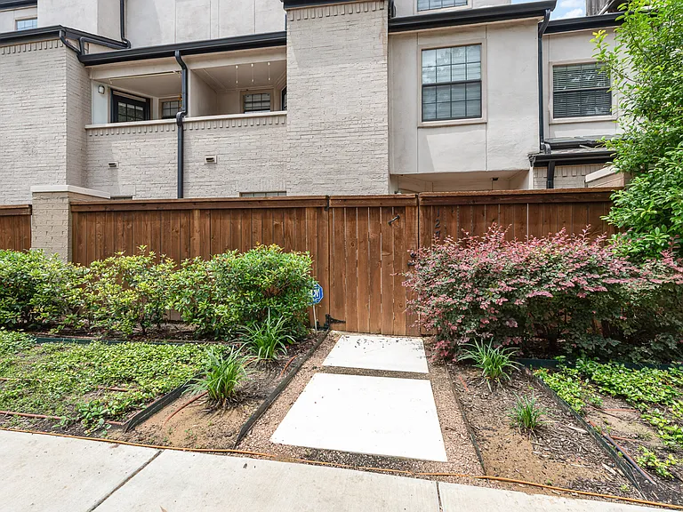 3901 Travis St — Photo 3