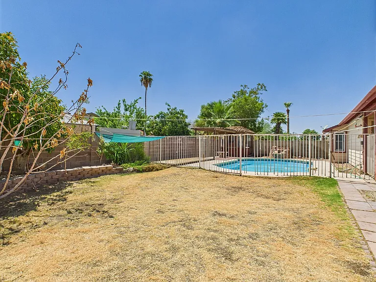 4533 W Brown St — Photo 23