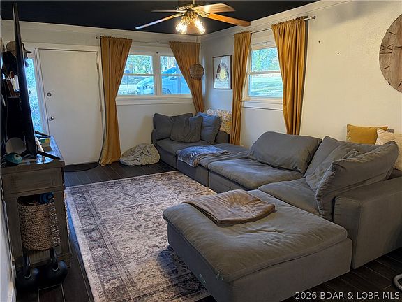 3rd image of 876 Malibu Rd