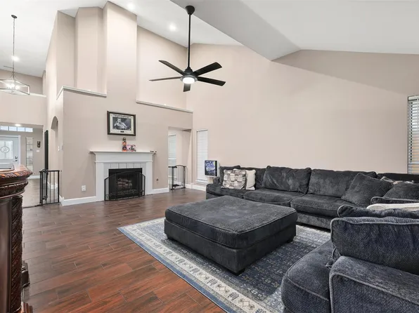 1917 Endeavor Ct, Seabrook, TX 77586