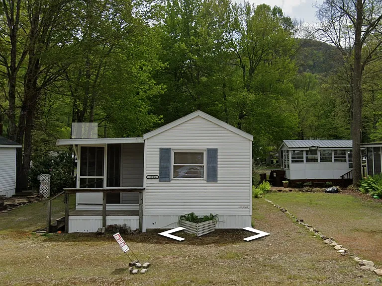 1235 Moody Farm Rd — Photo 2