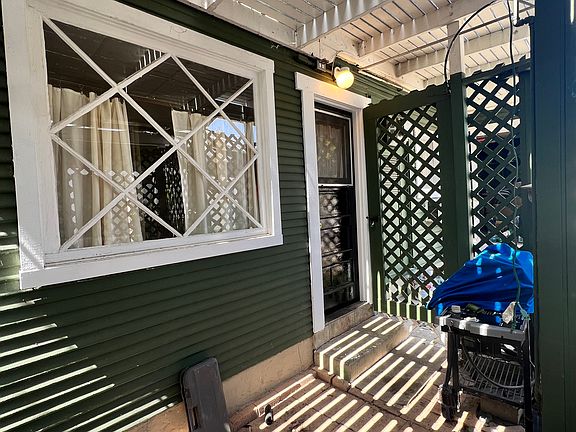 3rd image of 425-429 S Cabrillo Ave