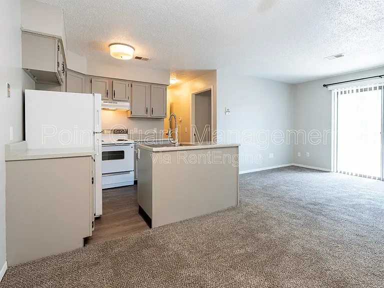 844 N Waco Ave — Photo 4