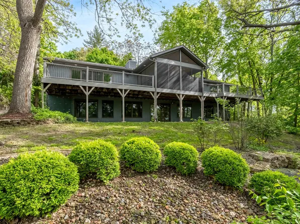 60 Custer Ter, Bettendorf, IA 52722