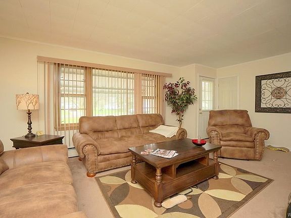 4th image of 3283 Evergreen Dr