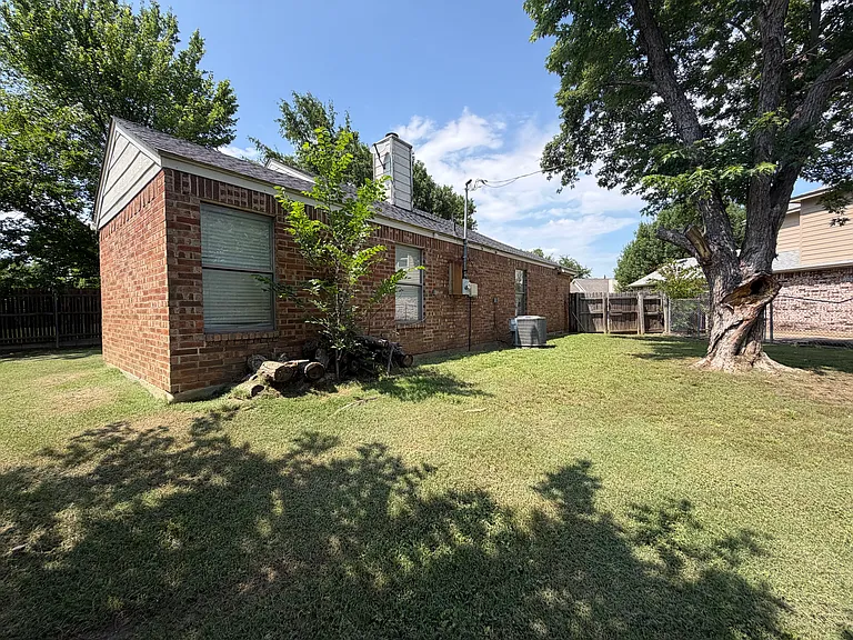 222 Lydia Cir — Photo 12