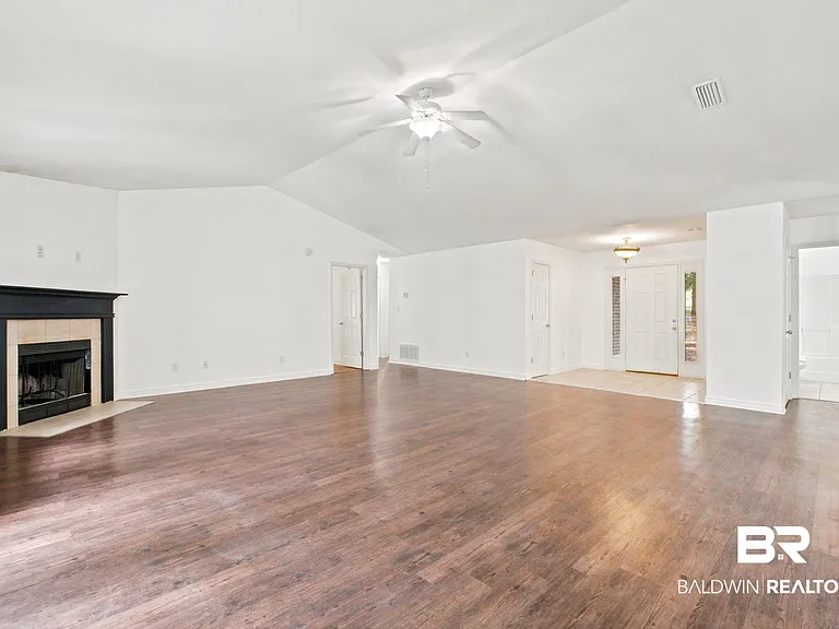 905 Ryan Ave — Photo 5