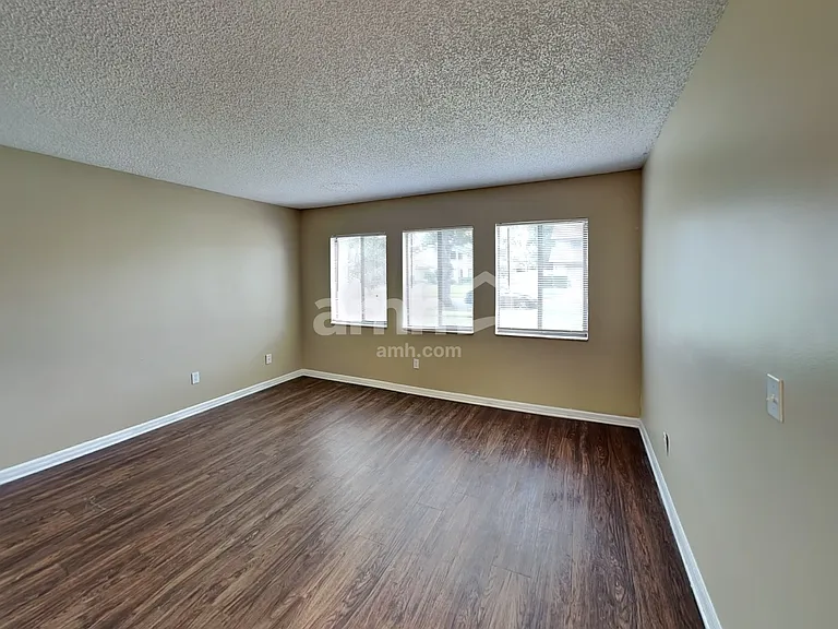 4615 Tiffany Woods Cir — Photo 6