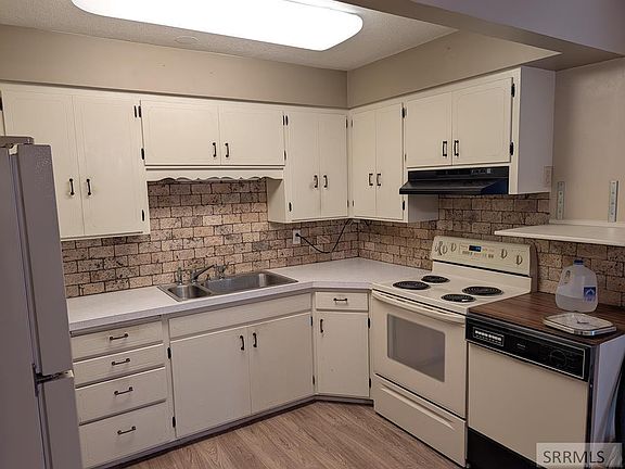 4th image of 2206 Meadow St