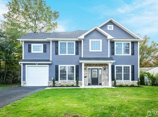 2 Fairfax Rd, Edison, NJ 08817