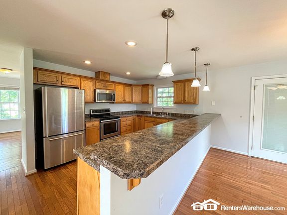 3rd image of 1127 Poquoson Ave