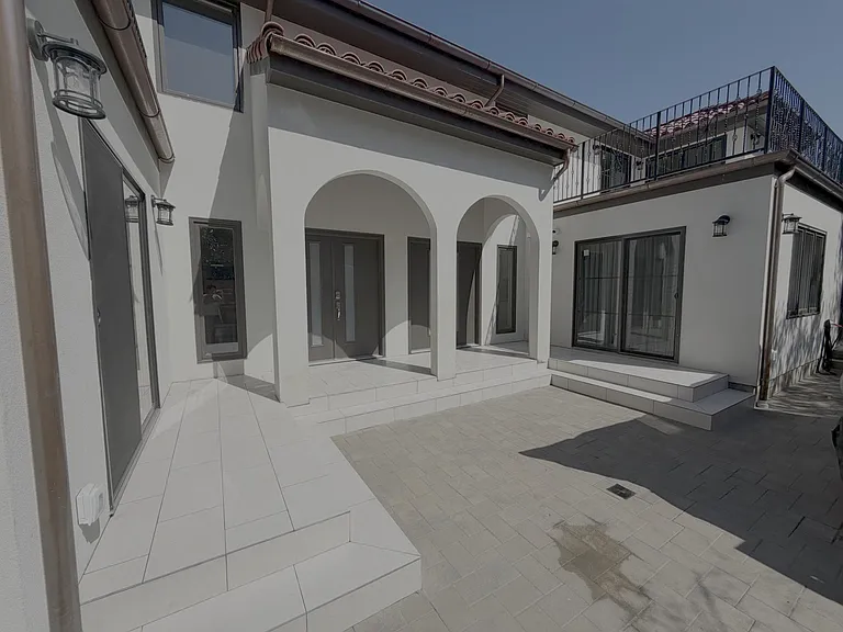 9 Gresham Ln — Photo 2