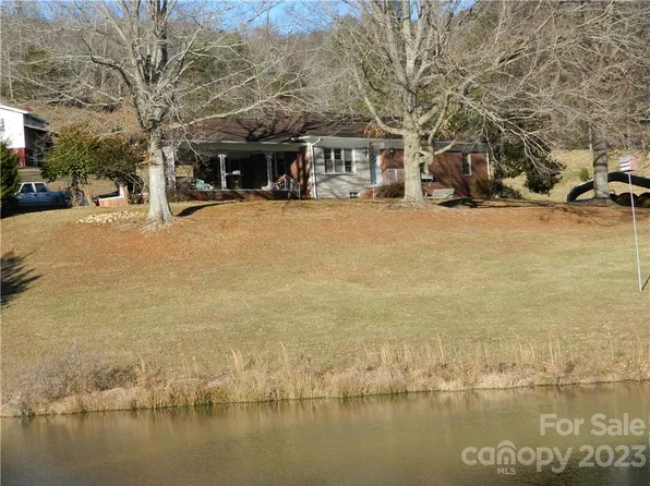 240 Roberts Ln, Lenoir, NC 28645