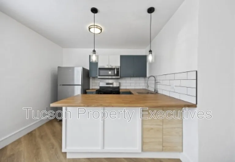 824 E 10th St #L — Photo 5