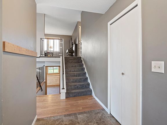3rd image of 10226 Hupp St NE