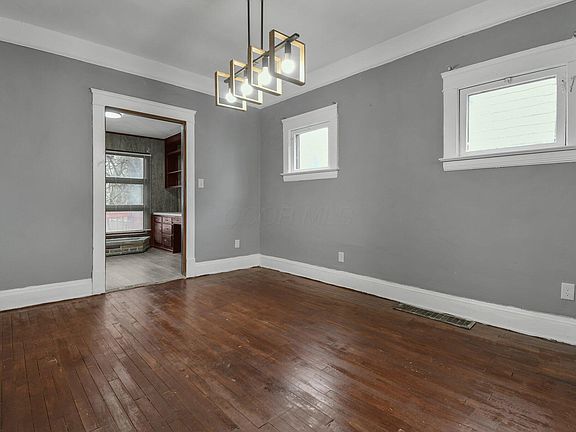 5th image of 3308 E 121st St