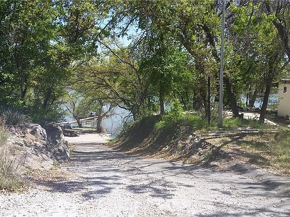 3rd image of 160 Elm Oak Dr