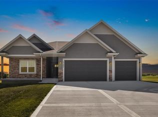 17708 Greyhawke Rdg, Smithville, MO 64089