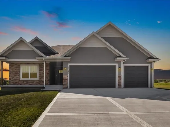 17708 Greyhawke Rdg, Smithville, MO 64089