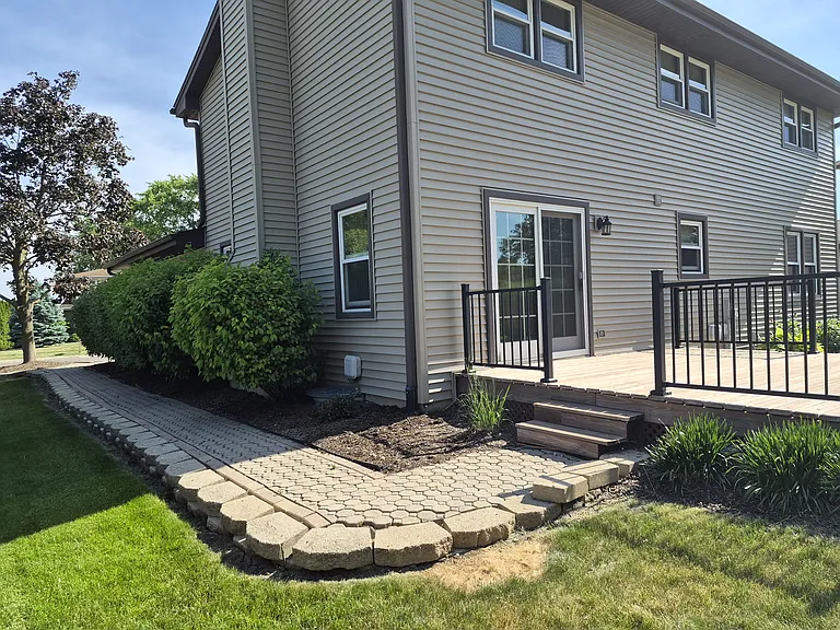 984 Dearborn Cir — Photo 2