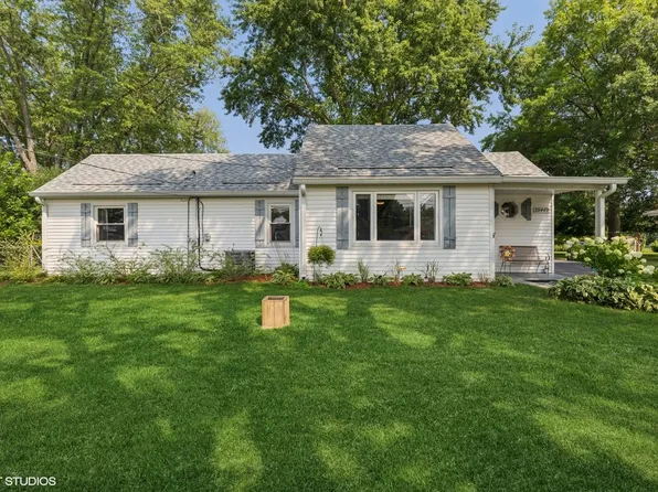 39449 N Carol Ln, Beach Park, IL 60099