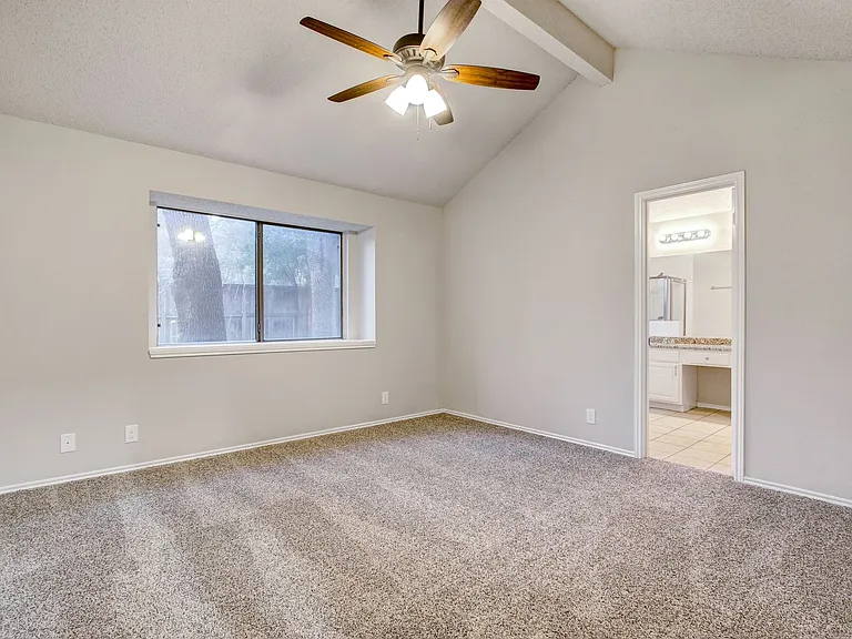 11823 Adriana Maria — Photo 18