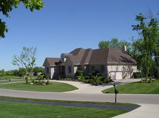 325 Yankee Trace Dr, Dayton, OH 45458