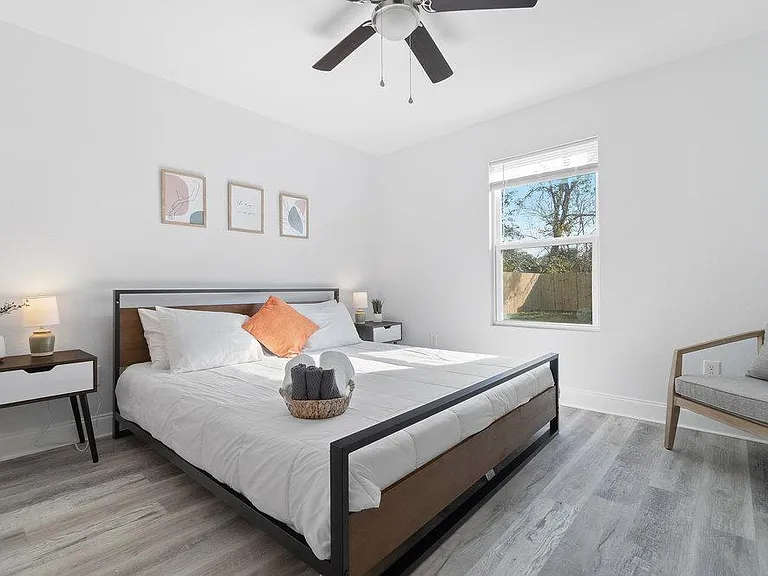 2815 W Lloyd St — Photo 20