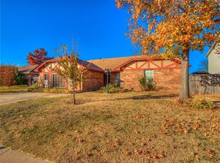 1117 NE 4th St, Moore, OK 73160