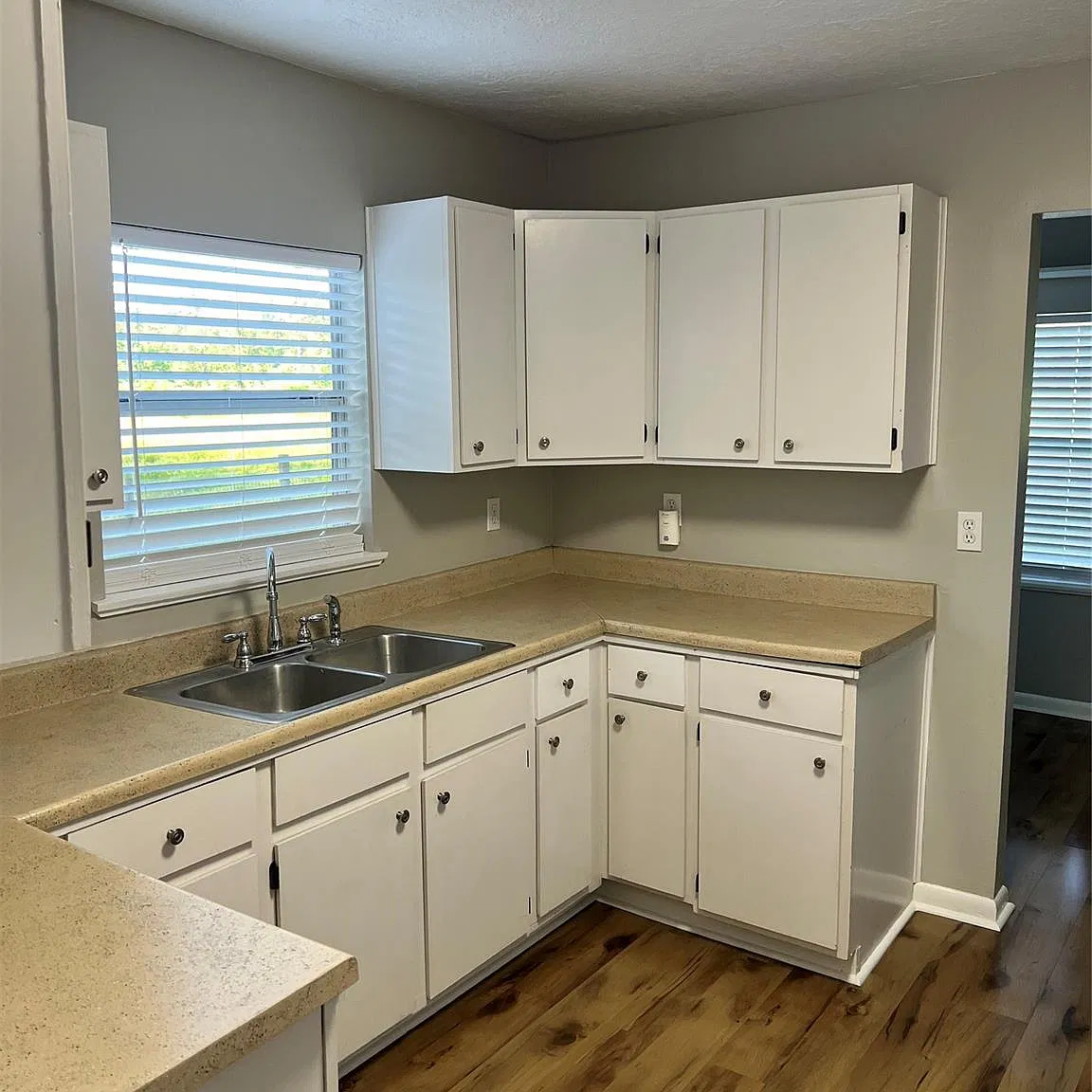 2 bed, 1.0 bath, 748 sqft, $1,195 — Photo 4