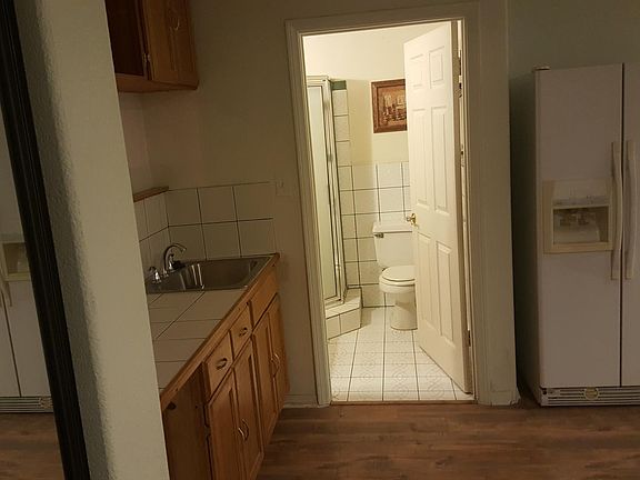 4th image of 4521 Bend Dr #A