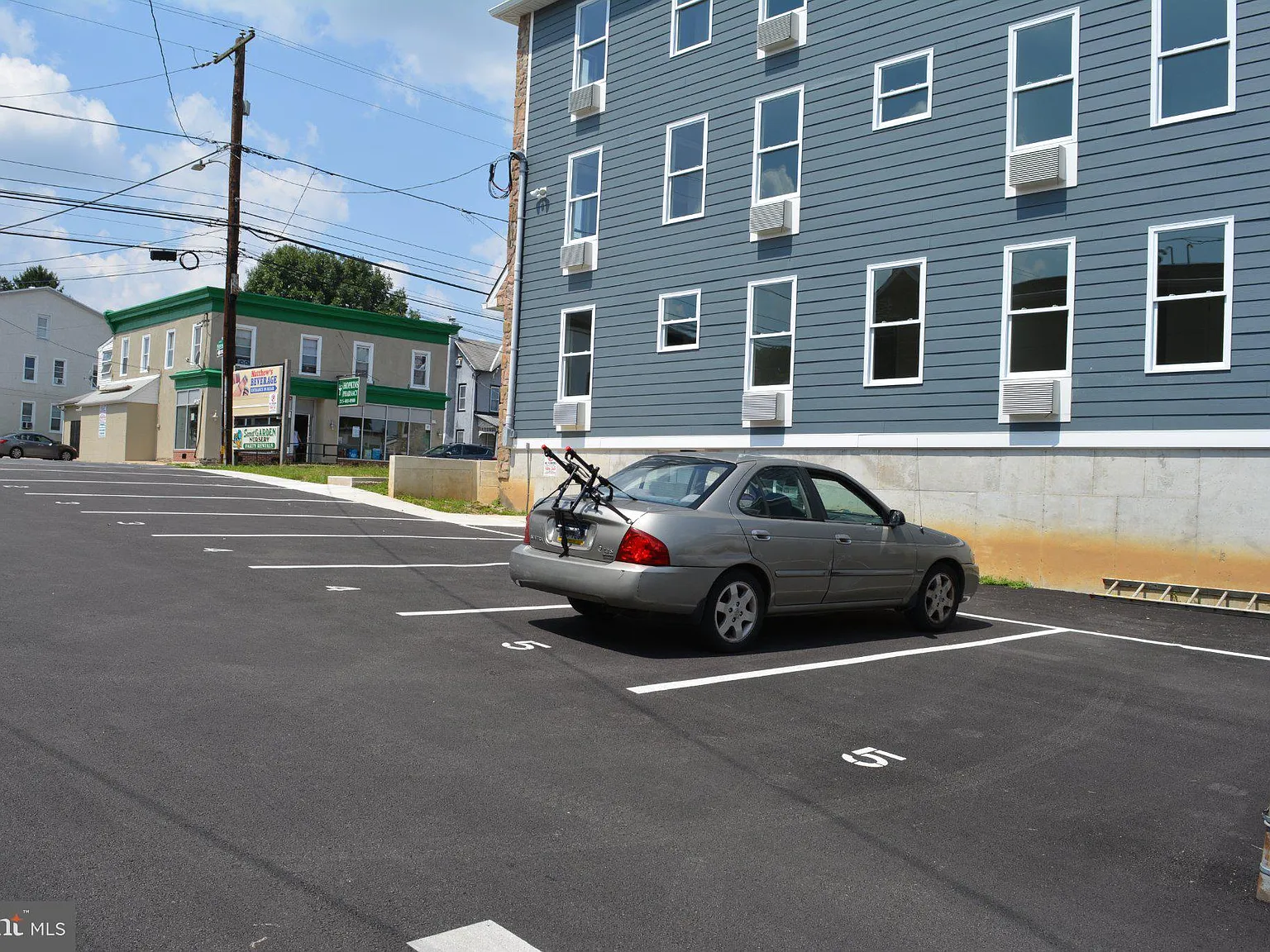 2 bed, 2.0 bath, 938 sqft, $1,700 — Photo 3