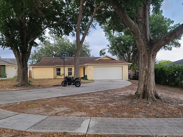 1st image of 805 Rollingwood Ln