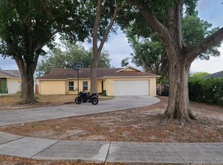 805 Rollingwood Ln, Valrico, FL 33594