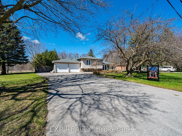 28 Lakeland Cres — Photo 3
