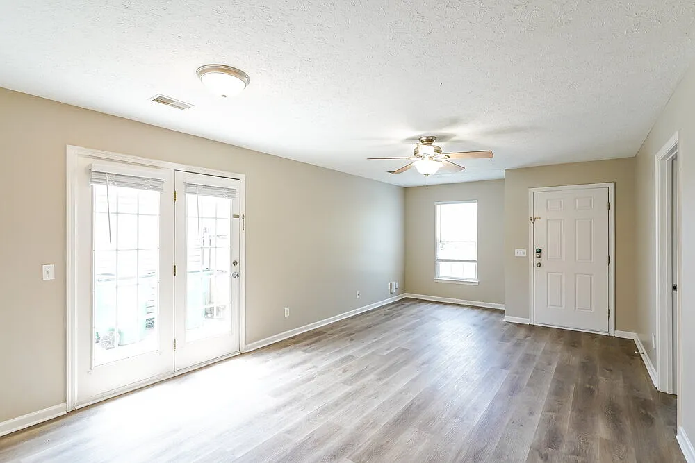 3 bed, 2.0 bath, 1156 sqft, $2,175 — Photo 3
