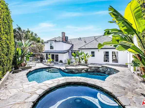 1322 Londonderry Pl, Los Angeles, CA 90069