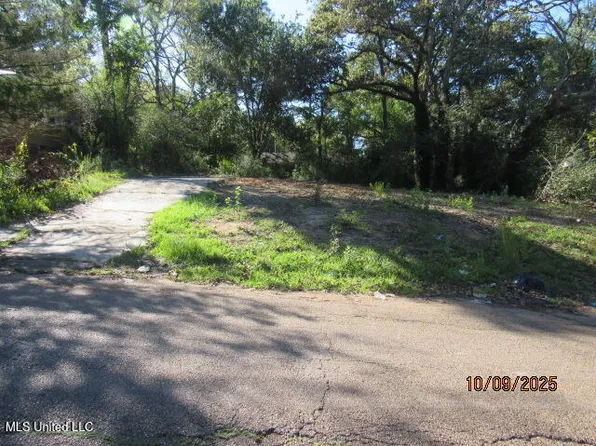 2701 Revere St, Jackson, MS 39212