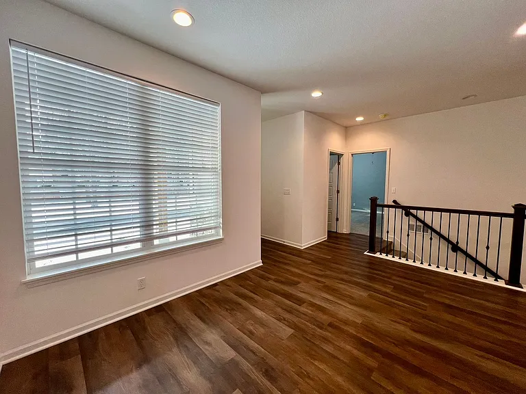 15845 Foster St — Photo 14