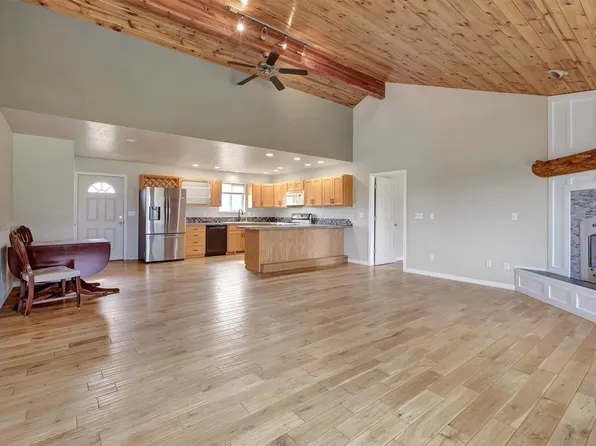 897 Old Corvallis Rd, Corvallis, MT 59828