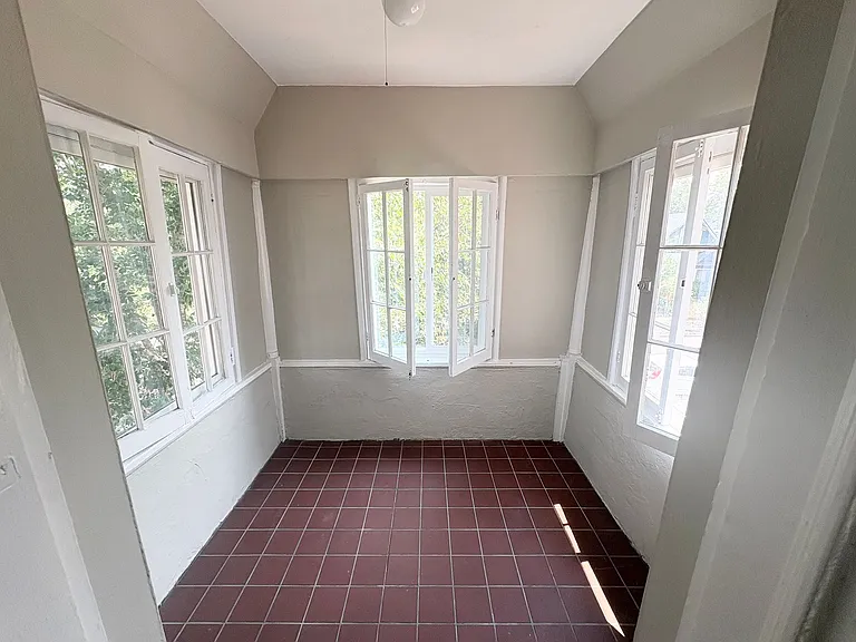 Old Victorian apartments in West Wash Park! — Photo 7
