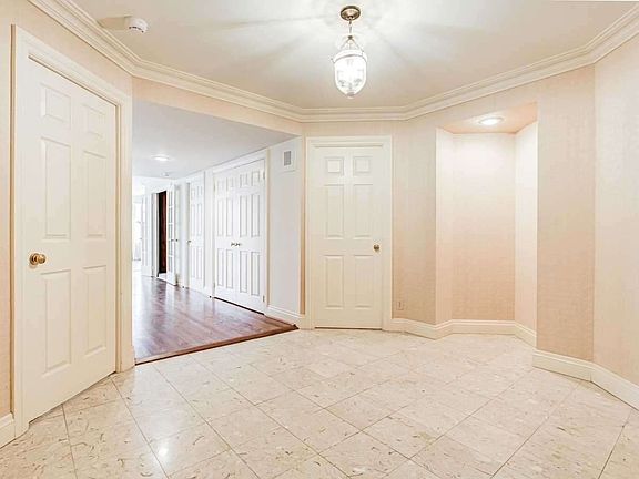 2nd image of 2900 Yonge St #602