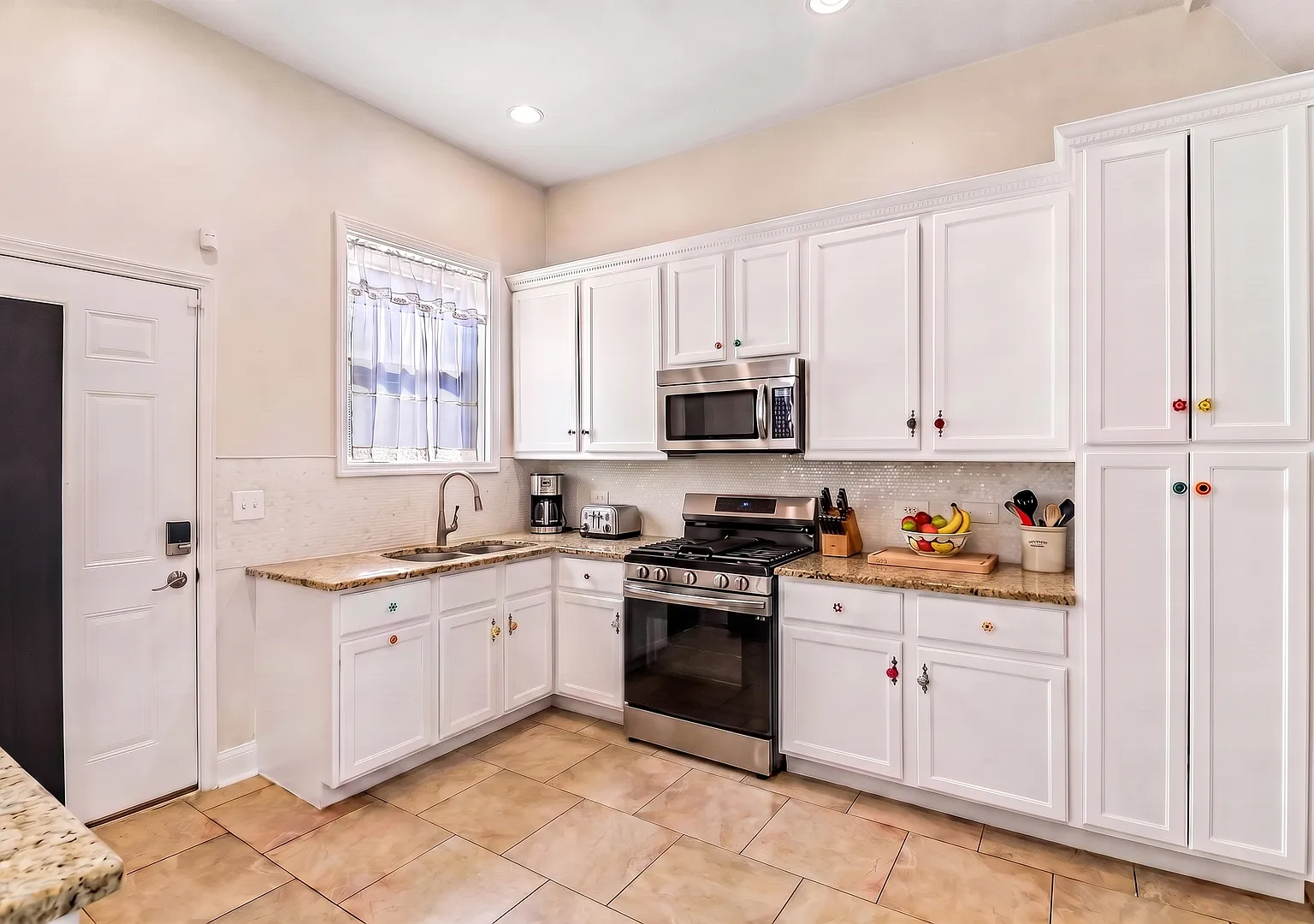 3 bed, 1.5 bath, $3,250 — Photo 4