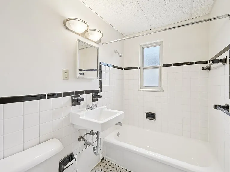 Clifton Woods Apartments — Photo 56