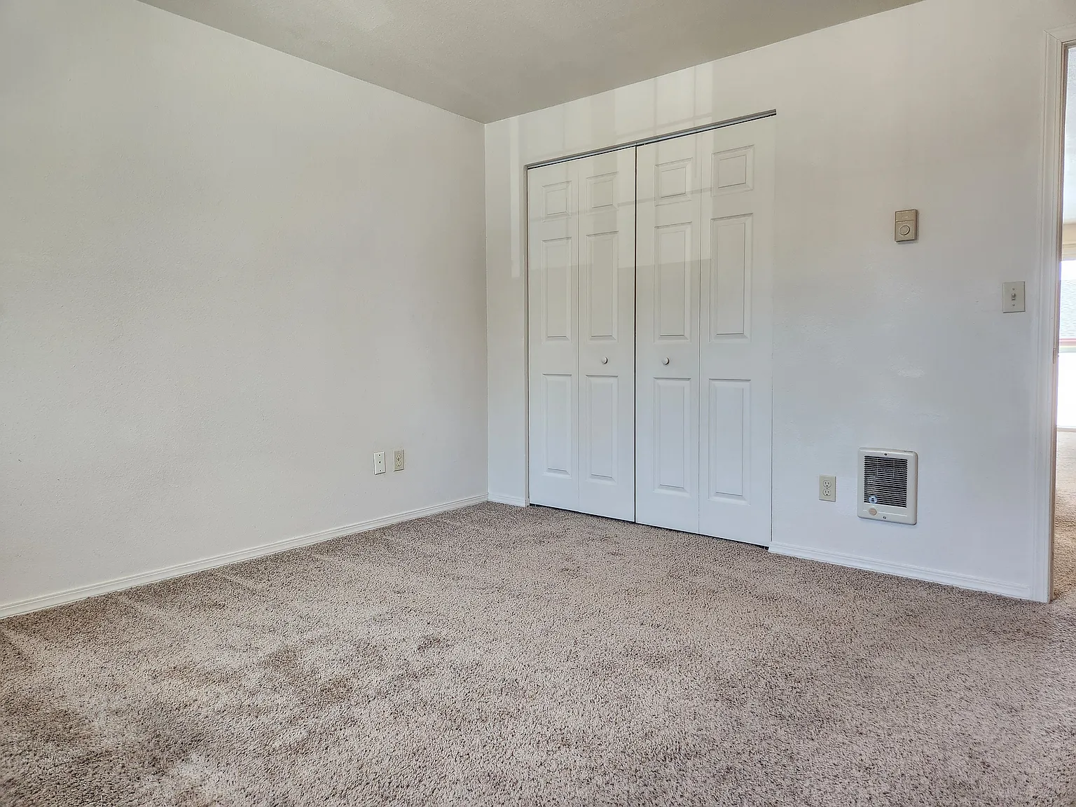 2 bed, 1000 sqft, $1,550 — Photo 4